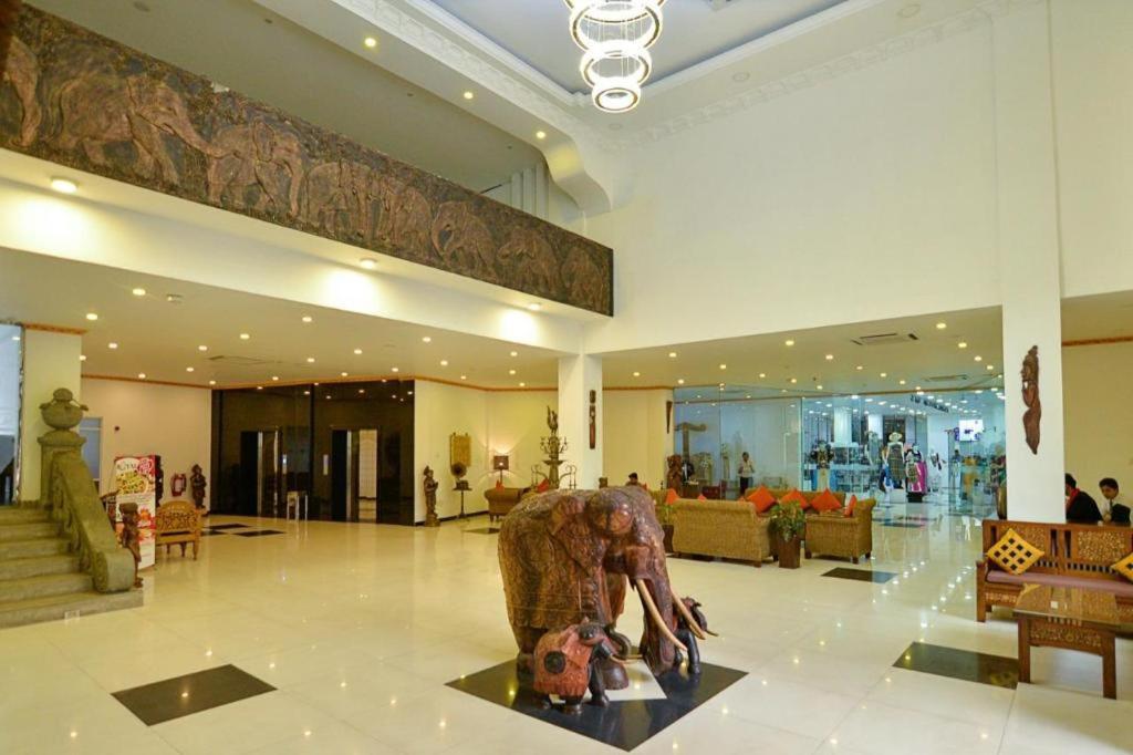 Royal Kandyan Exterior photo